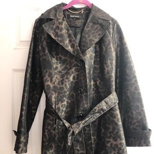 Ellen Tracy Rain & Shine Leopard Coat, size small w/ Detachable Hood